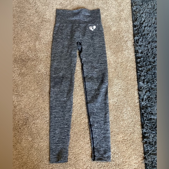 I’m selling grey leggings. - Picture 1 of 6
